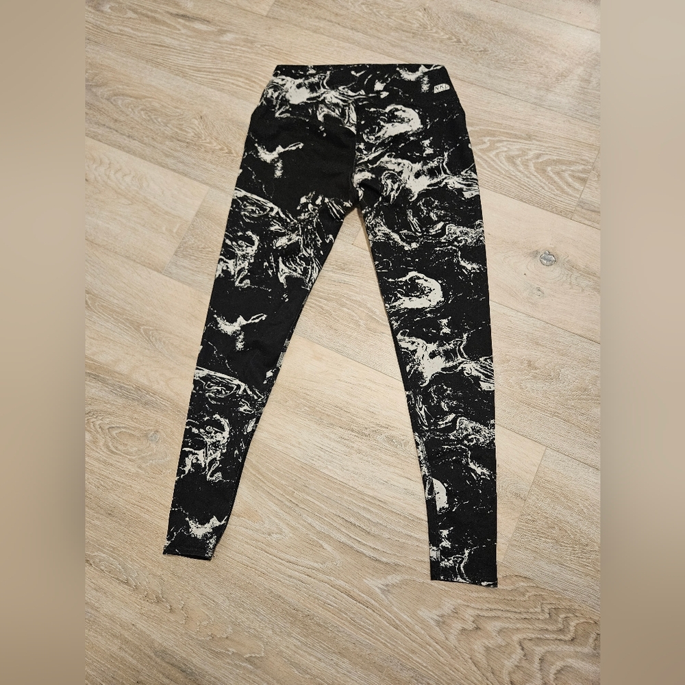 Black and White Marble Print NKD BUTI MVMNT Leggings